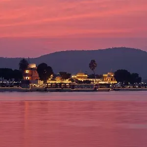 https://jagmandir-island-palace.udaipurhotels.org