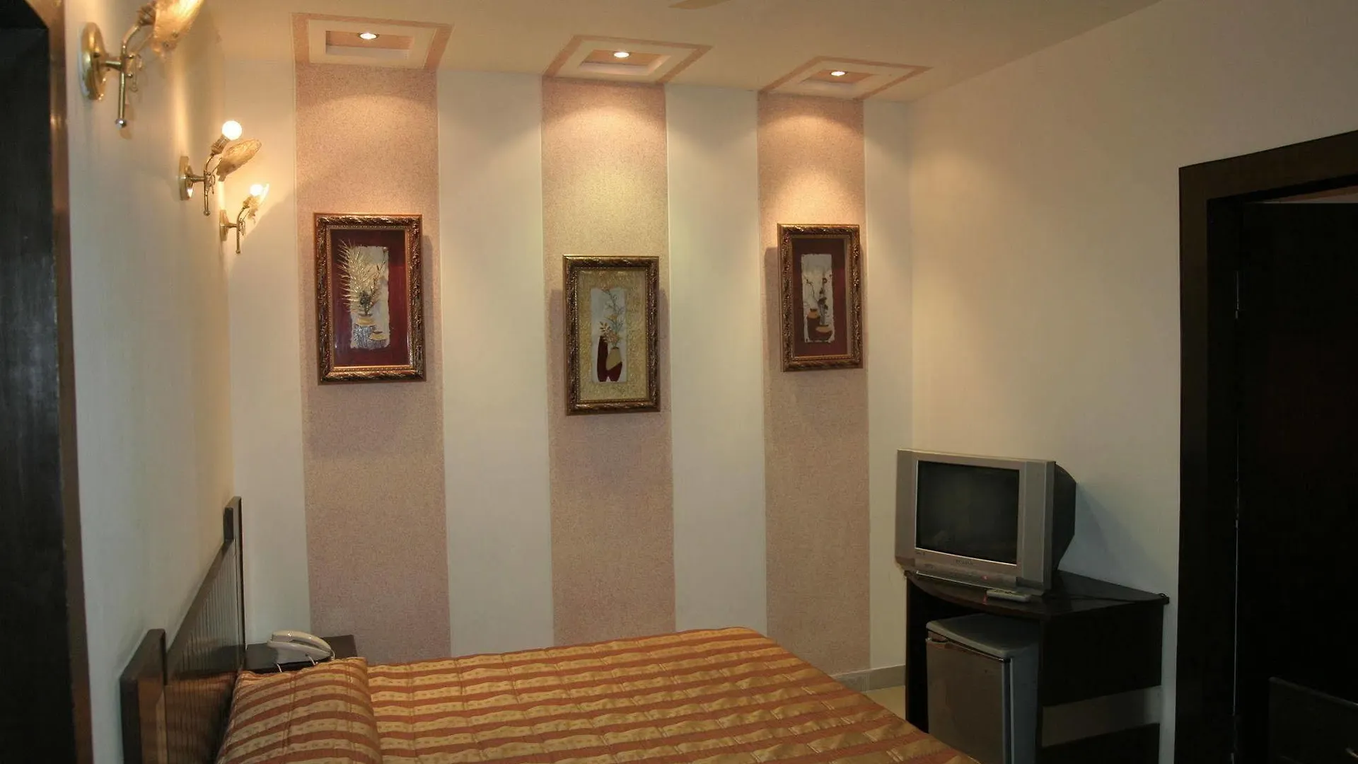 Hotel Royale Residency Agra  Agra (Uttar Pradesh)